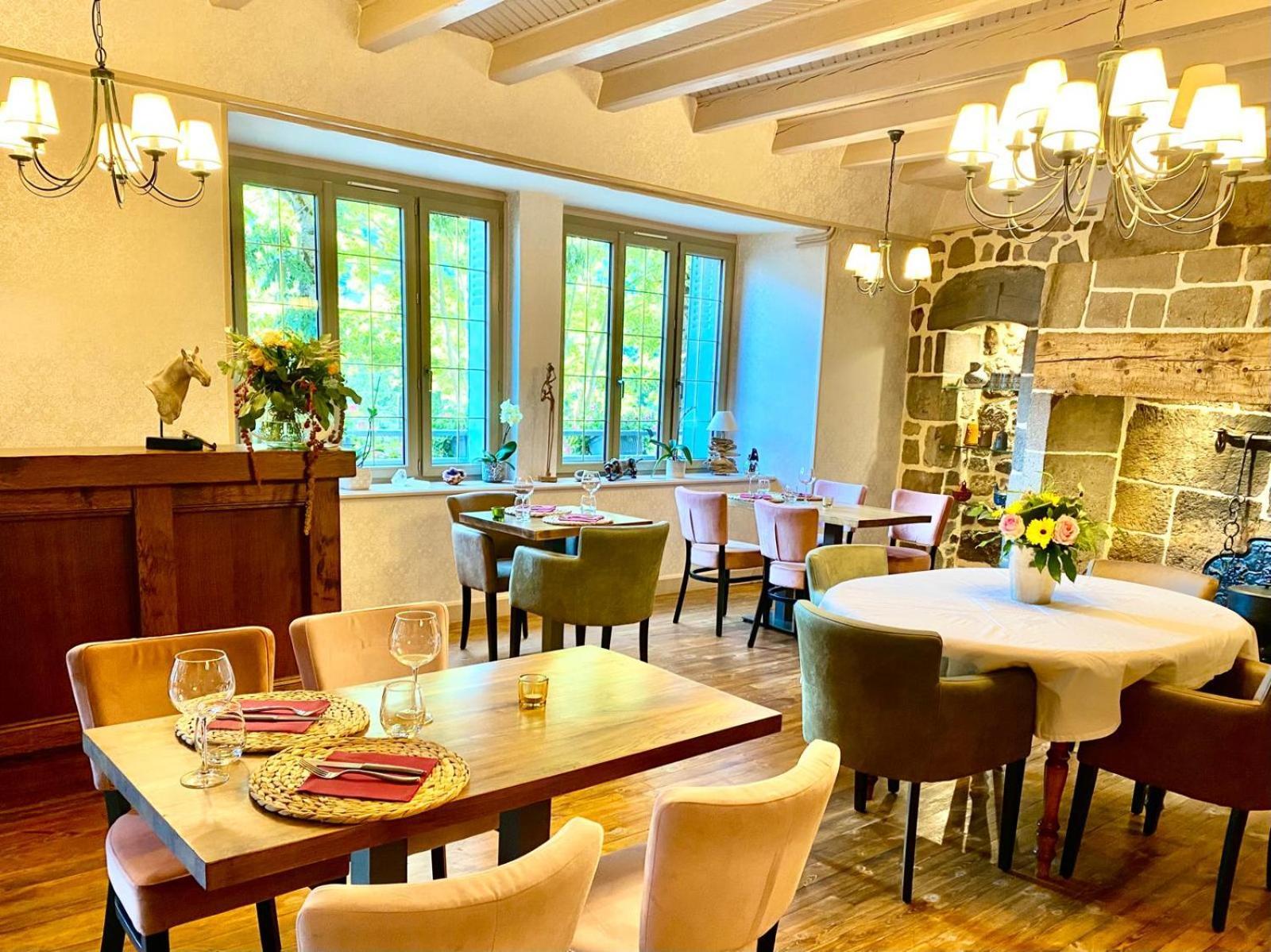 Hotel Restaurant Du Plomb Du Cantal Мюра Экстерьер фото